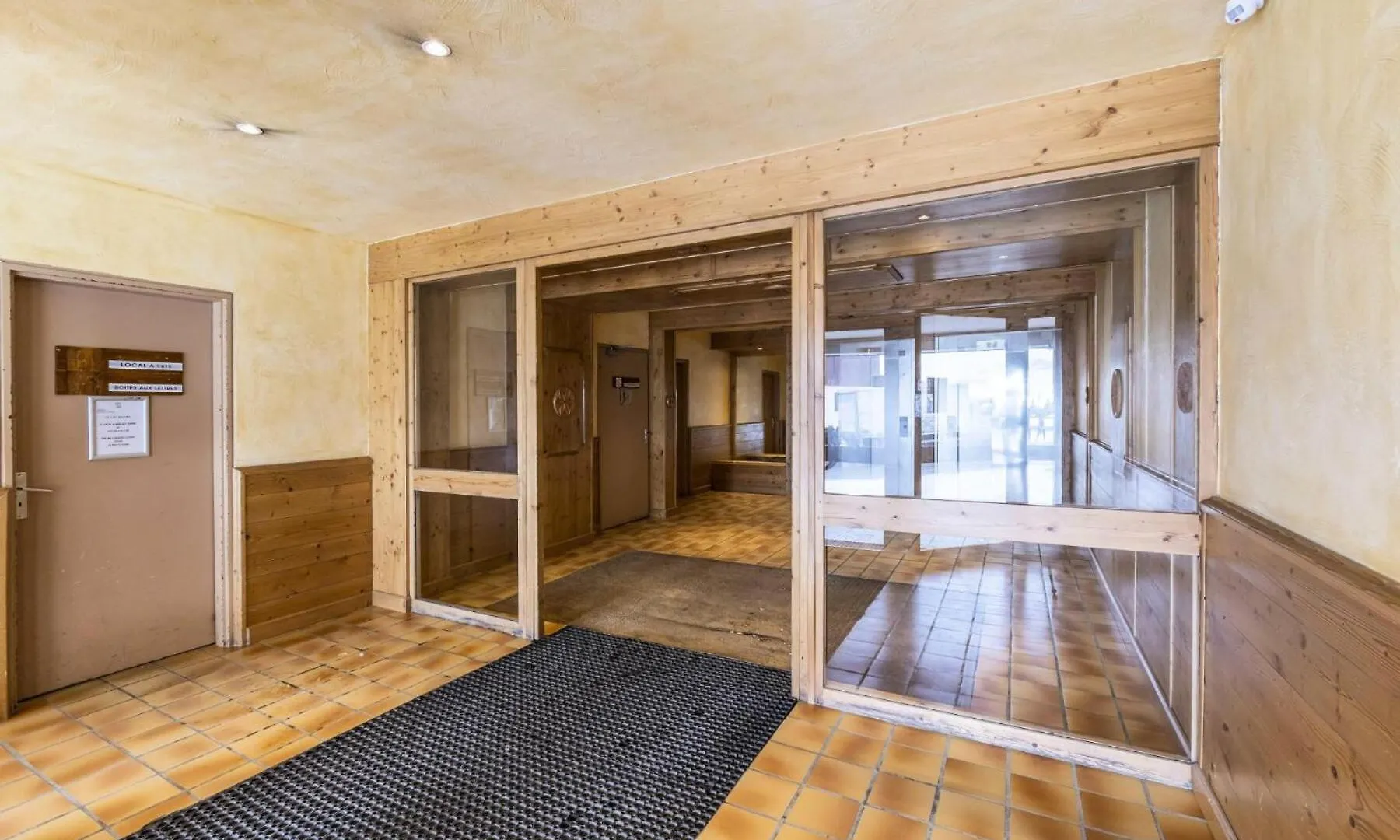 Residence Lac Blanc - Val Thorens Location: Studio Pour 4 Personnes Oriente Sud Ouest Residence Lac Blanc Mae-9050 France
